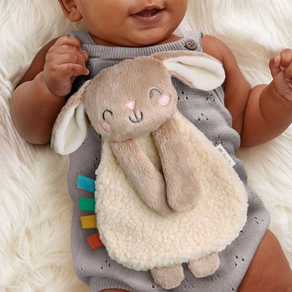 Itzy Learn & Snuggle Gift Set™